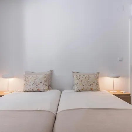 2bdr Comfy In Graca By Lovelystay * Lisbona