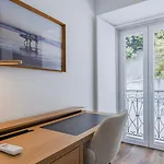 Apartment 2bdr Comfy In Graca By Lovelystay