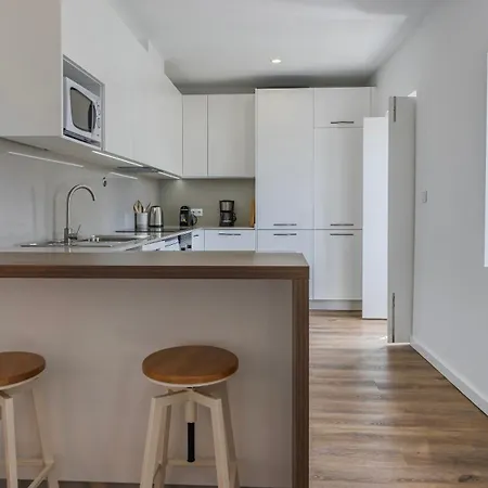 2bdr Comfy In Graca By Lovelystay Lisboa