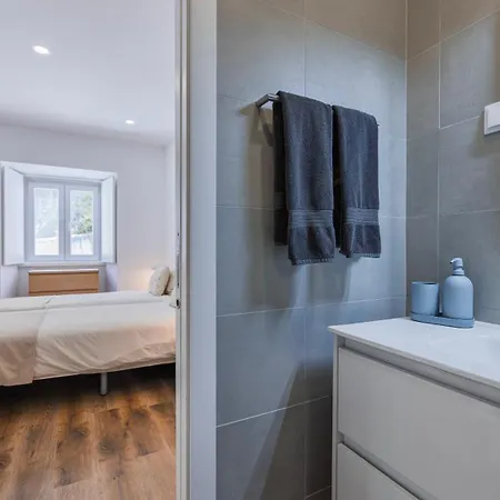 2bdr Comfy In Graca By Lovelystay * Lisboa